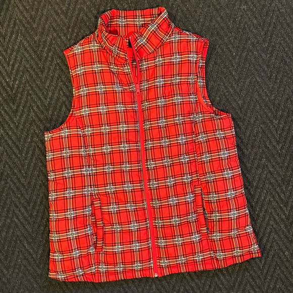 Women’s Red Plaid Puffer Vest - Picture 7 of 13